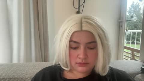 emily_morning_dew online show from February 20, 8:16 am