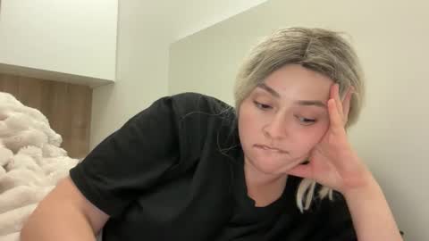 Snapshot of emily_morning_dew chatting on October 14, 5:15 pm emily_morning_dew online show from October 14, 5:15 pm