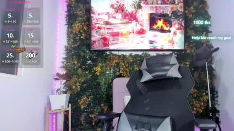 emily_palmeer online show from April 23, 10:44 am