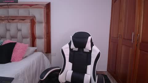 emily online show from April 26, 11:02 pm