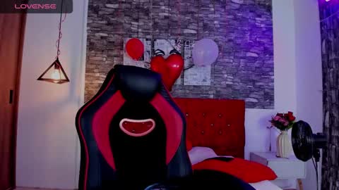 Snapshot of emily_sc chatting on February 12, 1:27 pm emily_sc online show from February 12, 1:27 pm