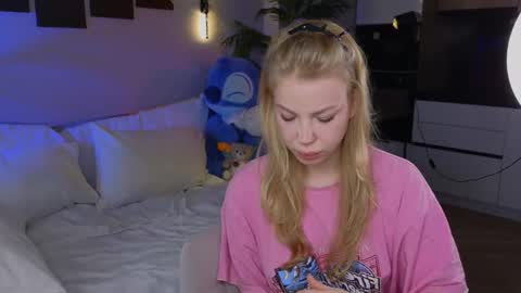 emily shepard online show from April 22, 2:52 am