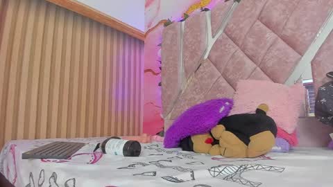 emily_velvet_ online show from April 22, 6:49 pm