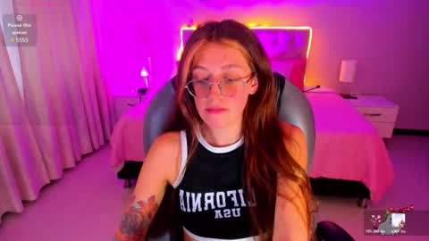 emily_warren__ online show from January 8, 8:57 pm