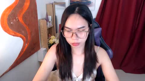 emily_xo143 online show from June 15, 9:42 am
