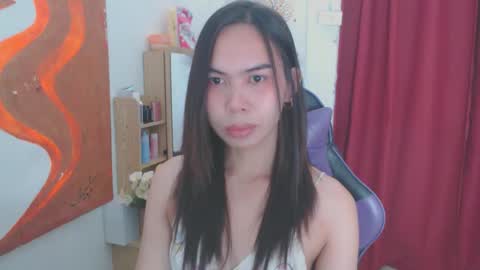 emily_xo143 online show from April 30, 8:30 am