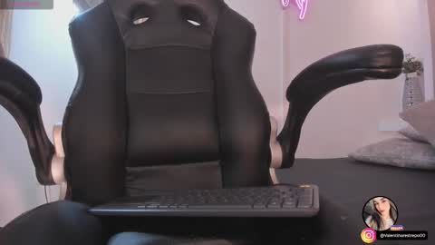 emilyallen_1 online show from March 10, 4:38 am