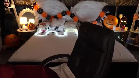 Emy online show from November 3, 7:12 am