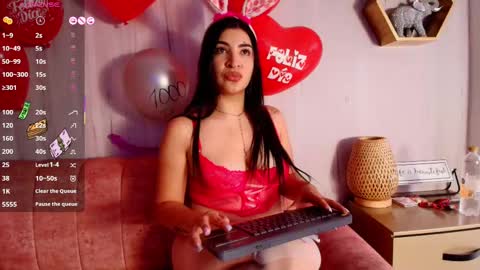Snapshot of emilycastro_ chatting on February 14, 7:23 pm Emily online show from February 14, 7:23 pm