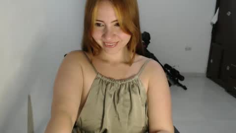 Snapshot of emilycute_18 chatting on February 19, 6:21 pm emily online show from February 19, 6:21 pm