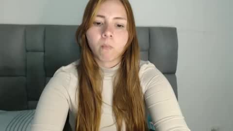 Snapshot of emilycute_18 chatting on March 7, 6:54 pm emily online show from March 7, 6:54 pm