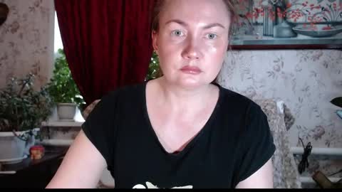 EmilyDoth online show from May 5, 7:11 am