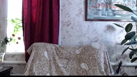 EmilyDoth online show from February 28, 8:25 am