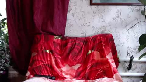 EmilyDoth online show from August 9, 8:51 am