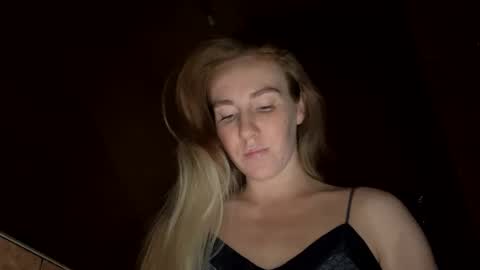 Snapshot of emilygibbes chatting on December 16, 11:01 am emilygibbes online show from December 16, 11:01 am