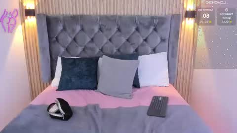 emilygracce online show from July 1, 12:37 pm