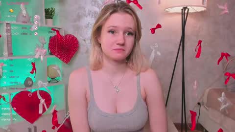 Snapshot of emilyhewell chatting on February 16, 1:49 am Emi online show from February 16, 1:49 am