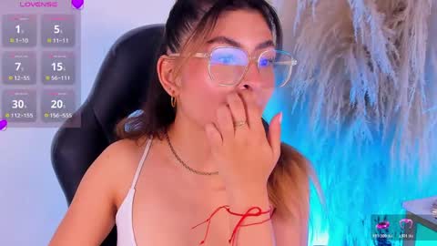 Emilyjonnes  online show from June 5, 4:49 am