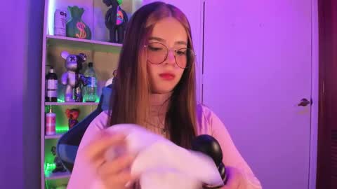 Snapshot of emilykarterr chatting on January 19, 3:53 pm VALEEEN online show from January 19, 3:53 pm
