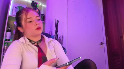 Snapshot of emilykarterr chatting on January 3, 4:06 pm VALEEEN online show from January 3, 4:06 pm