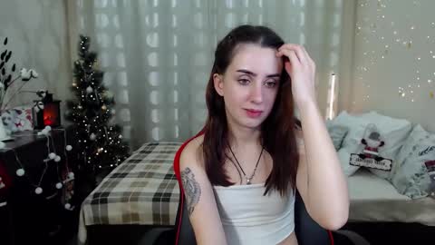Snapshot of emilylayer chatting on December 9, 9:16 pm Emyli online show from December 9, 9:16 pm
