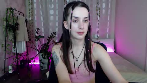 Snapshot of emilylayer chatting on September 19, 5:23 pm Emyli online show from September 19, 5:23 pm