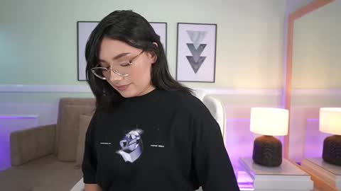 Emily Turner  online show from October 28, 7:19 pm