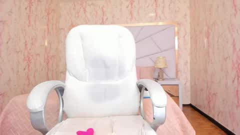 Emily  2200 - 600GMT-5 online show from April 20, 4:54 pm