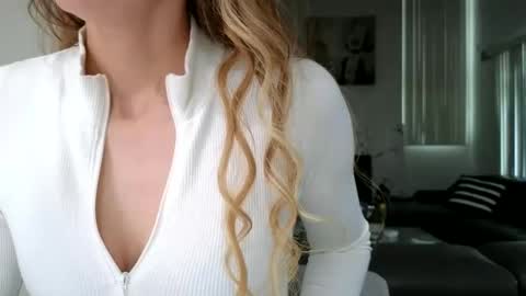 emilly online show from October 22, 9:53 pm