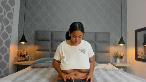 emilyy_r online show from November 13, 7:46 pm