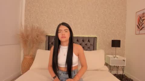 Snapshot of emma_1025 chatting on February 25, 8:11 pm emma  online show from February 25, 8:11 pm