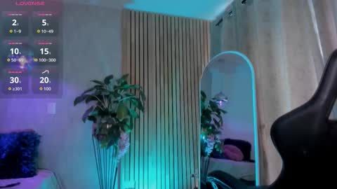Snapshot of emma_____________ chatting on October 15, 9:28 pm online show from October 15, 9:28 pm