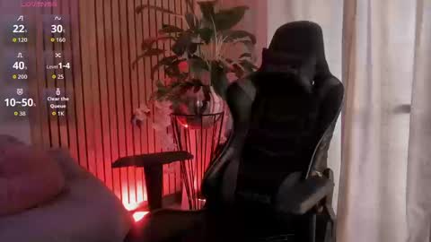 Snapshot of emma_____________ chatting on September 13, 9:12 pm online show from September 13, 9:12 pm