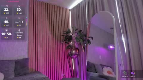   online show from March 4, 9:10 pm