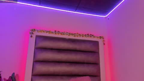 emma__js_ online show from June 11, 6:10 am