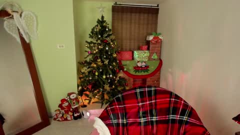 Snapshot of emma_blanco chatting on December 24, 9:11 pm Emma online show from December 24, 9:11 pm