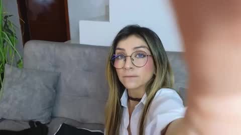 Snapshot of emma_blue_ chatting on February 26, 4:30 am Emma Blue modelo independiente online show from February 26, 4:30 am