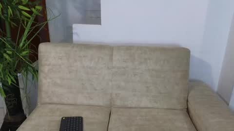 Snapshot of emma_blue_ chatting on September 9, 3:39 am Emma Blue modelo independiente online show from September 9, 3:39 am