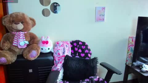 emma_boo_ online show from April 21, 9:44 pm