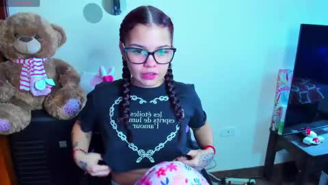 emma_boo_ online show from April 25, 2:58 pm