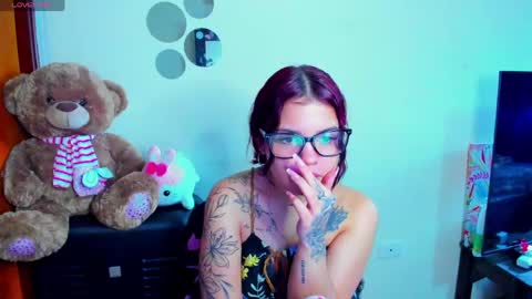 emma_boo_ online show from April 28, 3:16 pm