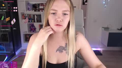 Snapshot of emma_bryan chatting on October 19, 6:10 pm Emma online show from October 19, 6:10 pm