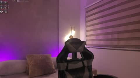 E M M A online show from April 25, 8:06 pm