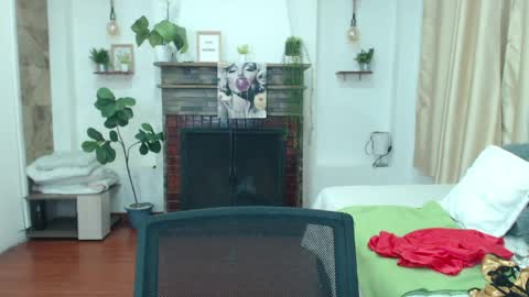 Tell me Emma online show from April 21, 1:51 pm