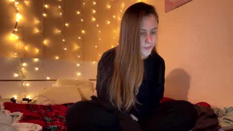Snapshot of emma_just chatting on March 3, 7:59 am emma_just online show from March 3, 7:59 am