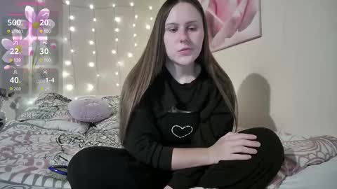 Snapshot of emma_just chatting on October 17, 8:28 am emma_just online show from October 17, 8:28 am