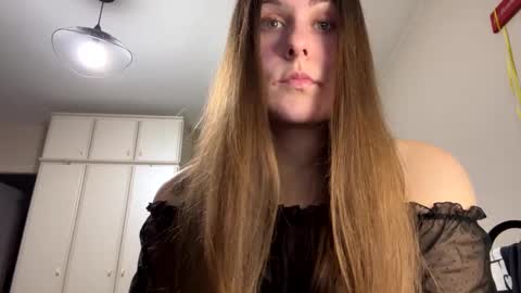 Snapshot of emma_just chatting on January 17, 2:39 pm emma_just online show from January 17, 2:39 pm