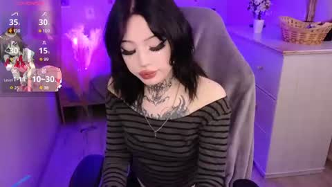 emma_kirks online show from June 17, 1:01 pm