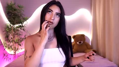 Emma online show from April 25, 9:45 pm