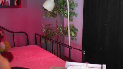 Emma online show from April 24, 10:01 pm